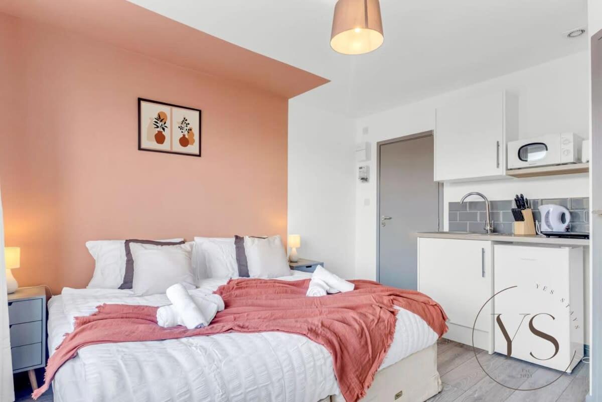 Sienna Longton Studio 2D - Wi-Fi, Alton Towers, Netflix Stoke-on-Trent Exteriör bild