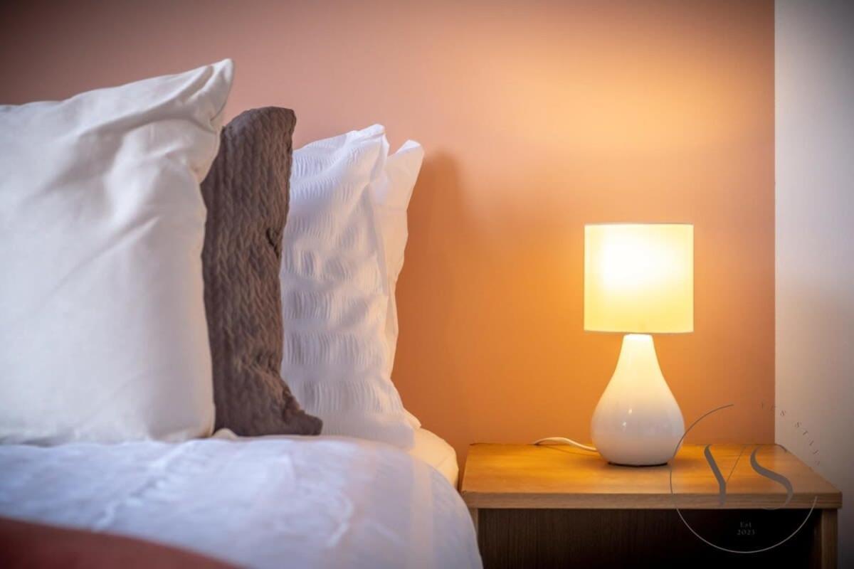 Sienna Longton Studio 2D - Wi-Fi, Alton Towers, Netflix Stoke-on-Trent Exteriör bild