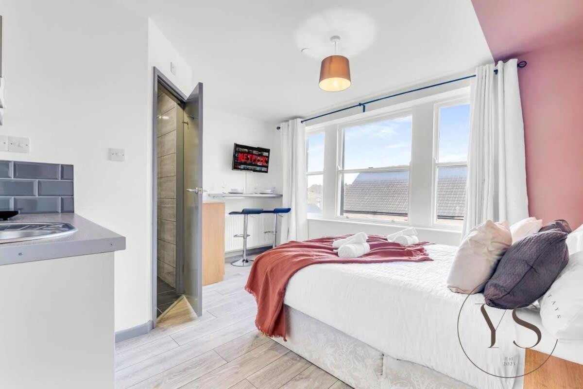 Sienna Longton Studio 2D - Wi-Fi, Alton Towers, Netflix Stoke-on-Trent Exteriör bild