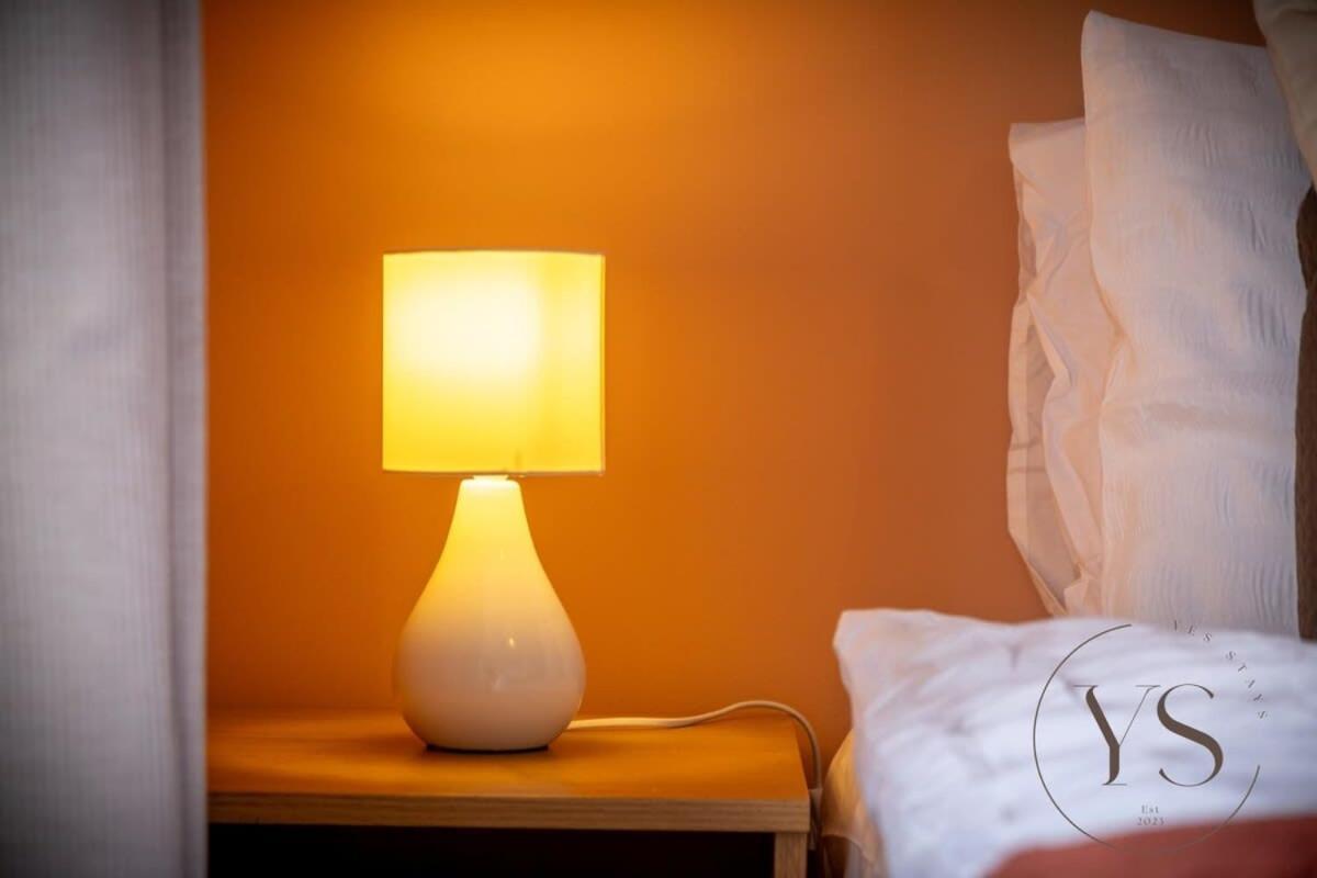 Sienna Longton Studio 2D - Wi-Fi, Alton Towers, Netflix Stoke-on-Trent Exteriör bild