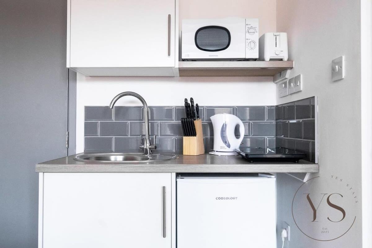 Sienna Longton Studio 2D - Wi-Fi, Alton Towers, Netflix Stoke-on-Trent Exteriör bild