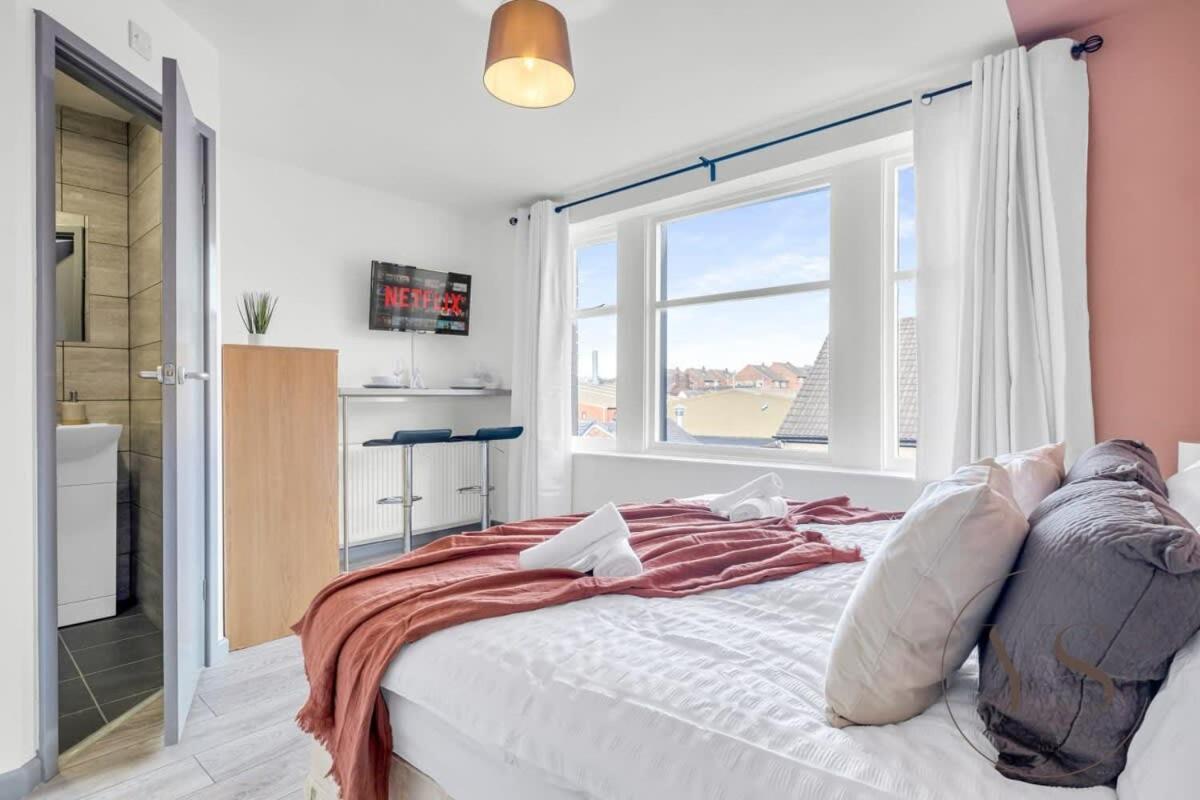 Sienna Longton Studio 2D - Wi-Fi, Alton Towers, Netflix Stoke-on-Trent Exteriör bild