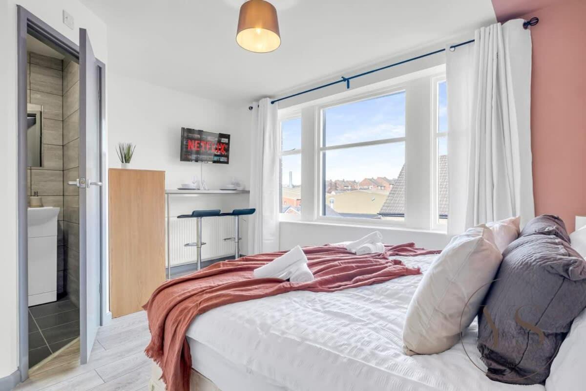 Sienna Longton Studio 2D - Wi-Fi, Alton Towers, Netflix Stoke-on-Trent Exteriör bild