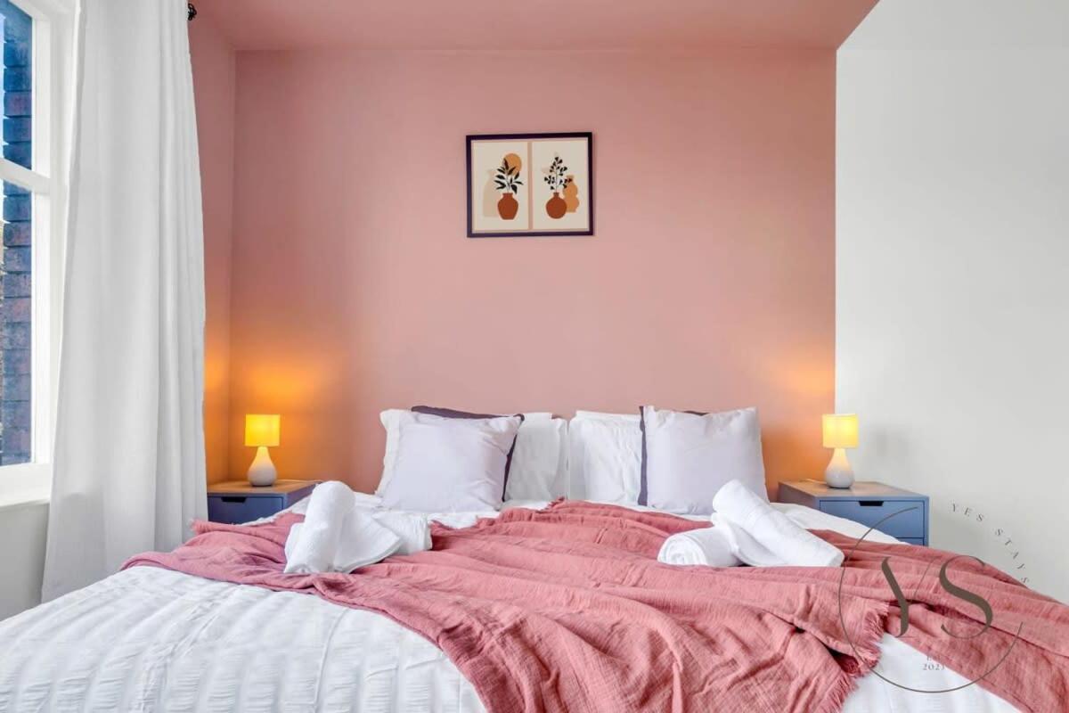 Sienna Longton Studio 2D - Wi-Fi, Alton Towers, Netflix Stoke-on-Trent Exteriör bild