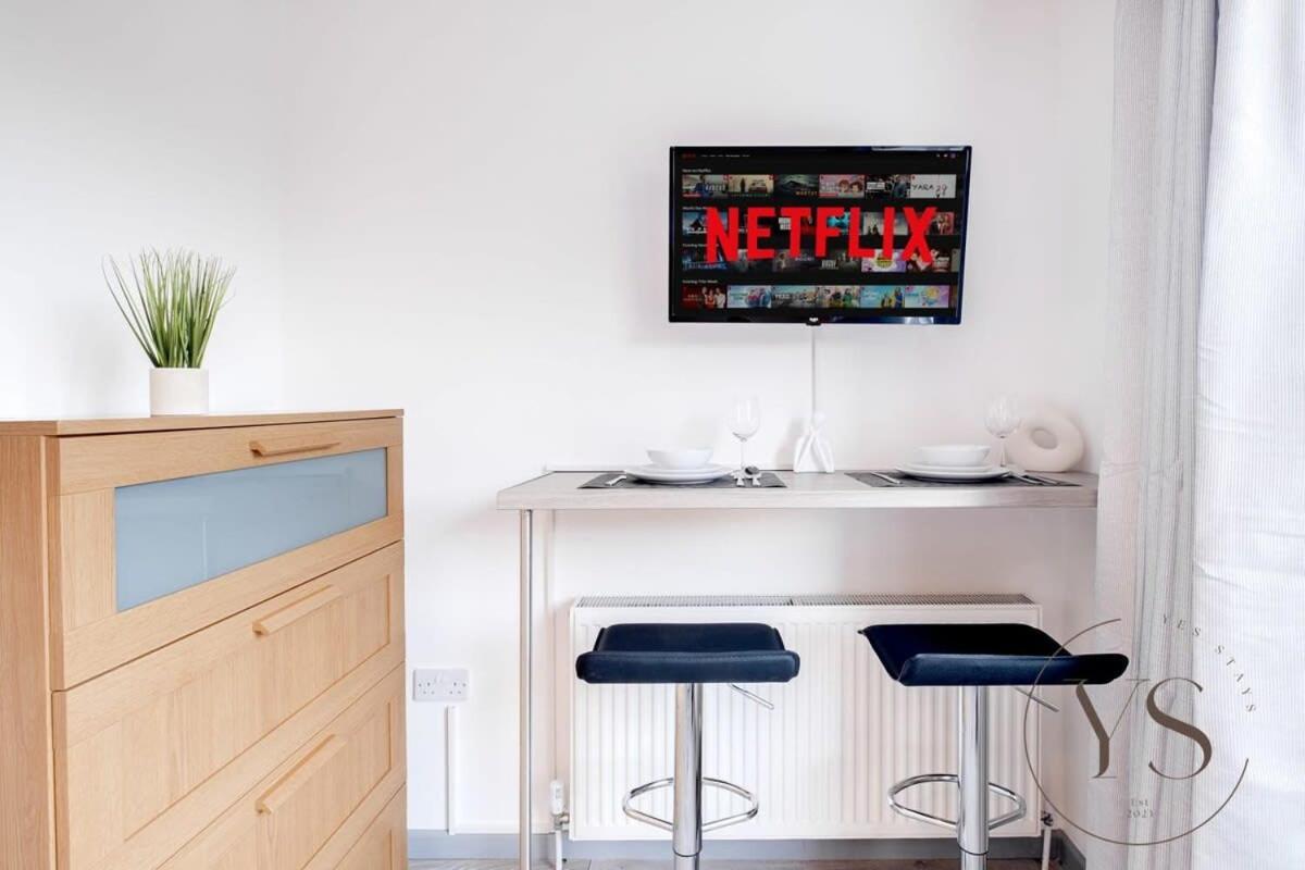 Sienna Longton Studio 2D - Wi-Fi, Alton Towers, Netflix Stoke-on-Trent Exteriör bild