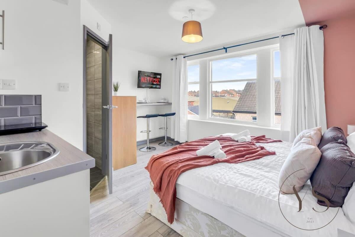 Sienna Longton Studio 2D - Wi-Fi, Alton Towers, Netflix Stoke-on-Trent Exteriör bild