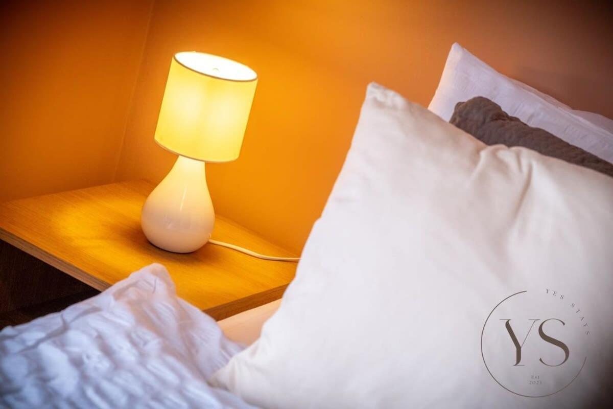Sienna Longton Studio 2D - Wi-Fi, Alton Towers, Netflix Stoke-on-Trent Exteriör bild