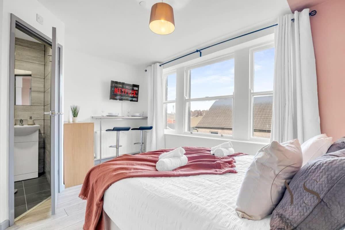 Sienna Longton Studio 2D - Wi-Fi, Alton Towers, Netflix Stoke-on-Trent Exteriör bild