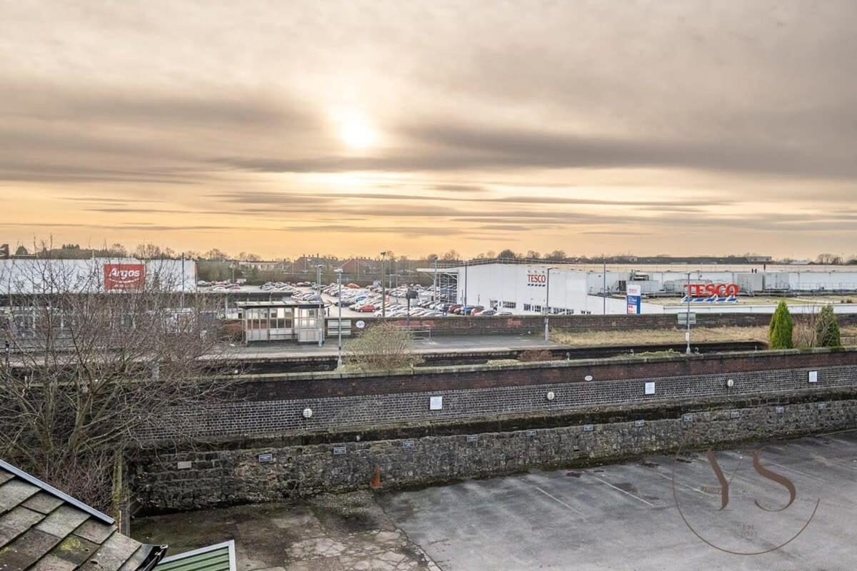 Sienna Longton Studio 2D - Wi-Fi, Alton Towers, Netflix Stoke-on-Trent Exteriör bild