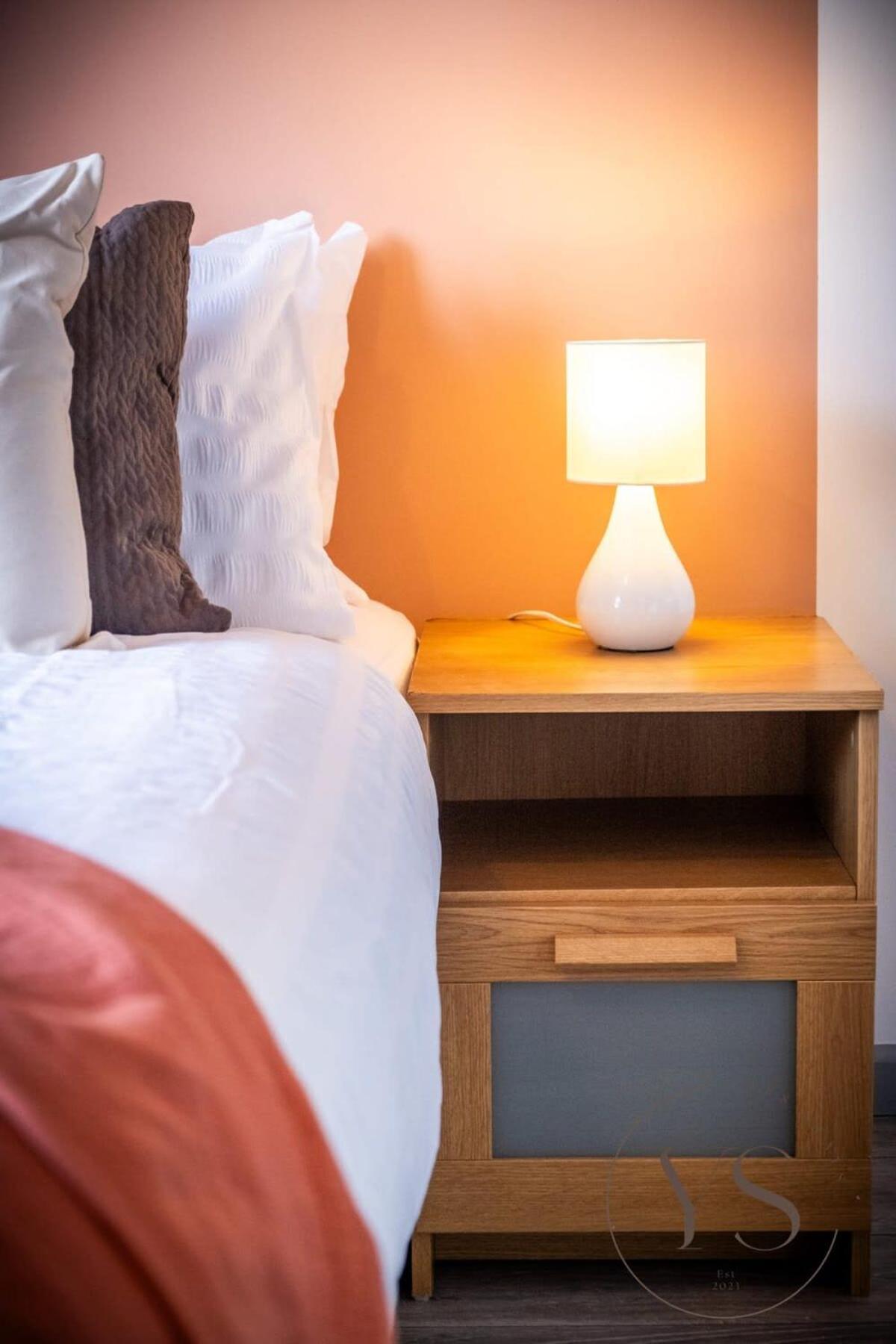 Sienna Longton Studio 2D - Wi-Fi, Alton Towers, Netflix Stoke-on-Trent Exteriör bild